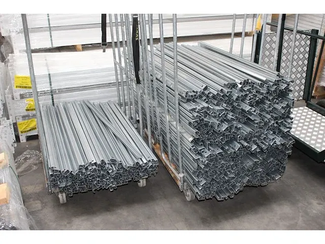 Nieuwe palletstelling bestaande uit 25 staanders en 100 leggers. onderdeel van combinatiekavel combinatiekavel van nieuwe palletstelling met in totaal 92 staanders en 364 leggers. kavels s002, s011, s012 en s013. - afbeelding 2 van  12