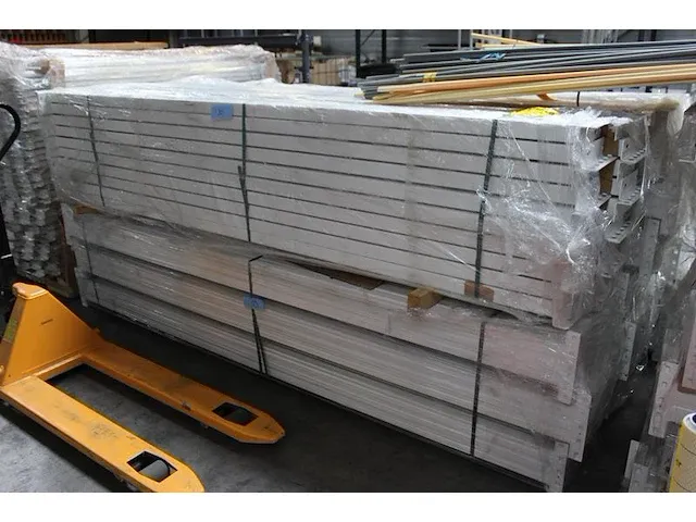 Nieuwe palletstelling bestaande uit 25 staanders en 100 leggers. onderdeel van combinatiekavel combinatiekavel van nieuwe palletstelling met in totaal 92 staanders en 364 leggers. kavels s002, s011, s012 en s013. - afbeelding 5 van  12
