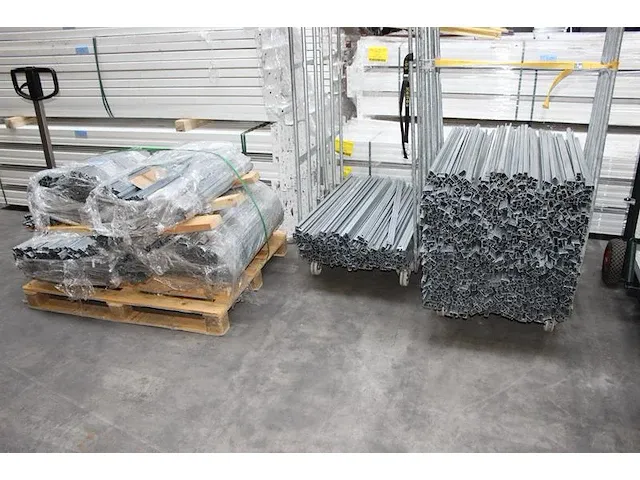 Nieuwe palletstelling bestaande uit 25 staanders en 100 leggers. onderdeel van combinatiekavel combinatiekavel van nieuwe palletstelling met in totaal 92 staanders en 364 leggers. kavels s002, s011, s012 en s013. - afbeelding 6 van  12
