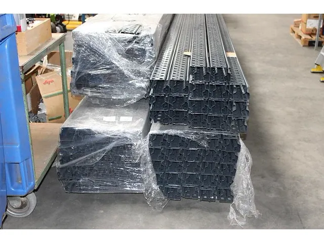 Nieuwe palletstelling bestaande uit 25 staanders en 100 leggers. onderdeel van combinatiekavel combinatiekavel van nieuwe palletstelling met in totaal 92 staanders en 364 leggers. kavels s002, s011, s012 en s013. - afbeelding 7 van  12