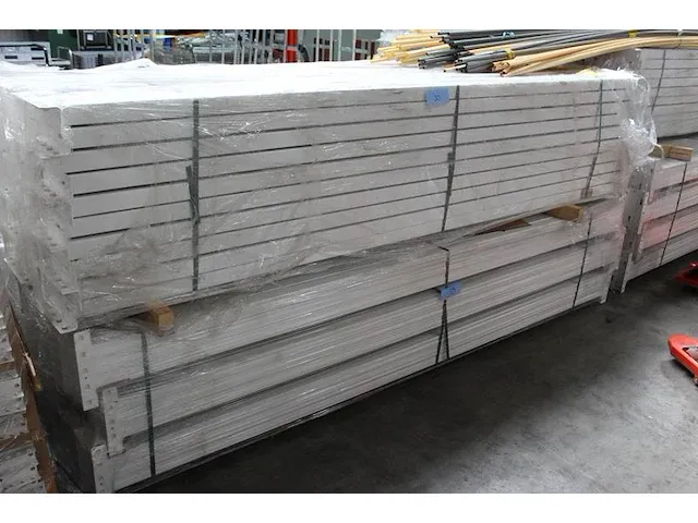 Nieuwe palletstelling bestaande uit 25 staanders en 100 leggers. onderdeel van combinatiekavel combinatiekavel van nieuwe palletstelling met in totaal 92 staanders en 364 leggers. kavels s002, s011, s012 en s013. - afbeelding 9 van  12