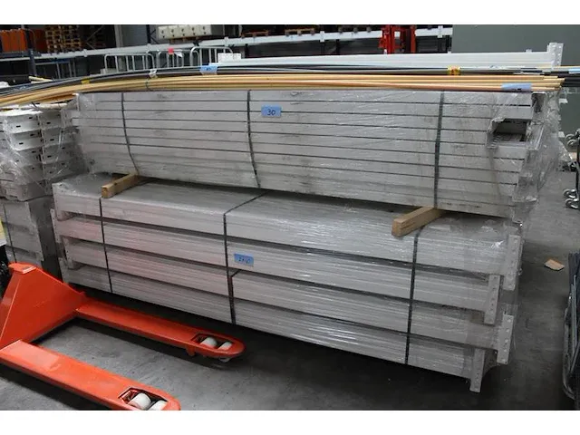 Nieuwe palletstelling bestaande uit 25 staanders en 100 leggers. onderdeel van combinatiekavel combinatiekavel van nieuwe palletstelling met in totaal 92 staanders en 364 leggers. kavels s002, s011, s012 en s013. - afbeelding 10 van  12
