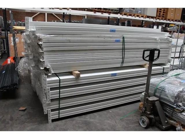 Nieuwe palletstelling bestaande uit 25 staanders en 100 leggers. onderdeel van combinatiekavel combinatiekavel van nieuwe palletstelling met in totaal 92 staanders en 364 leggers. kavels s002, s011, s012 en s013. - afbeelding 11 van  12