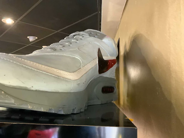 Nike air 1 decoratie sneaker - afbeelding 4 van  5