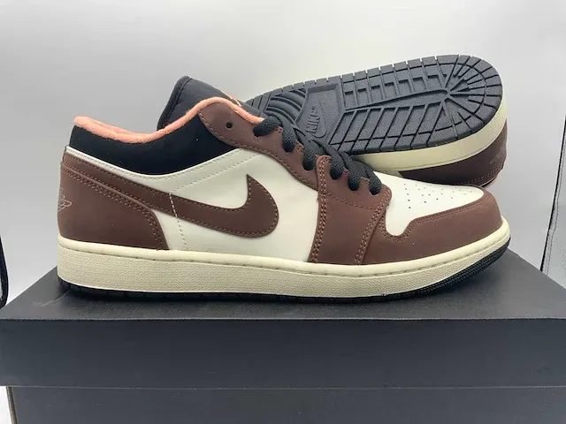 Nike air jordan 1 low se lt chocolate/crimson bliss sneakers 46 - afbeelding 1 van  2