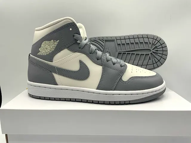 Nike air jordan 1 mid sail/stealth white sneakers 38 - afbeelding 1 van  2