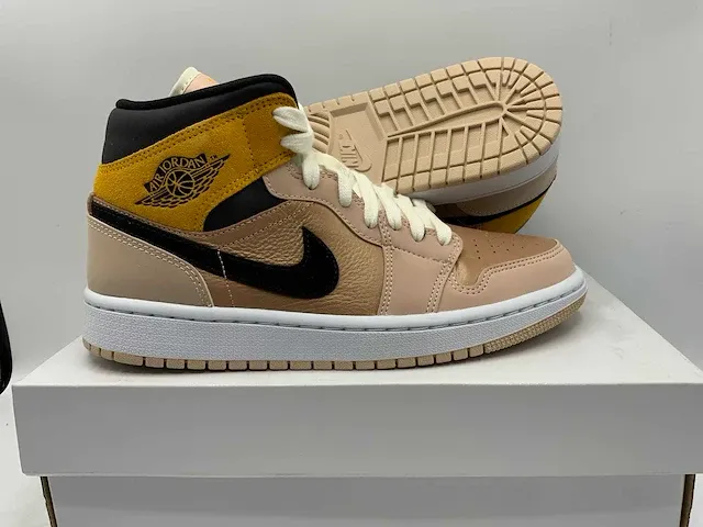 Nike air jordan 1 mid se particle beige/black sneakers 38.5 - afbeelding 1 van  2