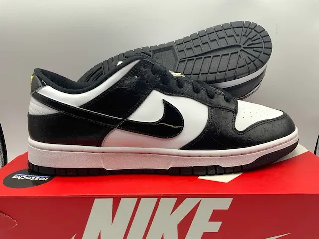 Nike dunk low retro se white/black-metallic gold sneakers 47 - afbeelding 1 van  2