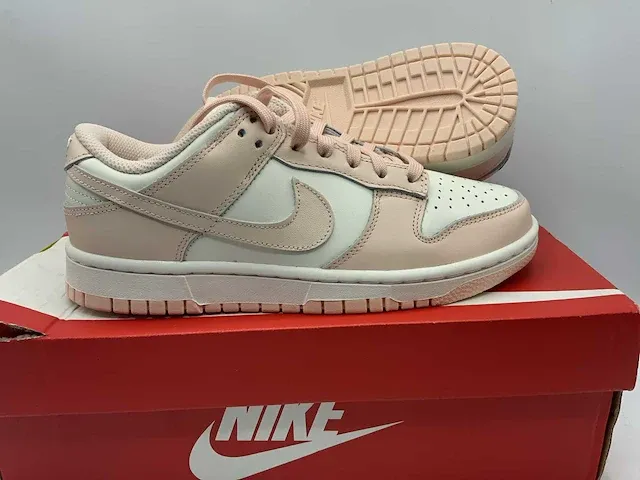 Nike dunk low sail/orange pearl sneakers 38.5 - afbeelding 1 van  2