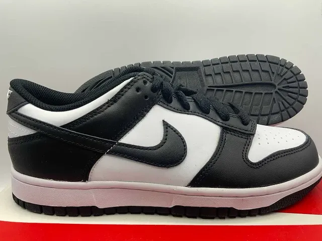 Nike dunk low white/ black sneakers 40 - afbeelding 1 van  2