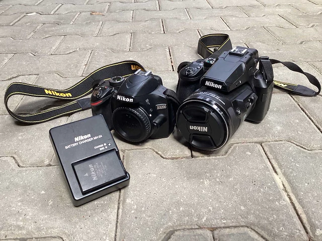 Nikon spiegelreflex camera (2x) - afbeelding 1 van  6