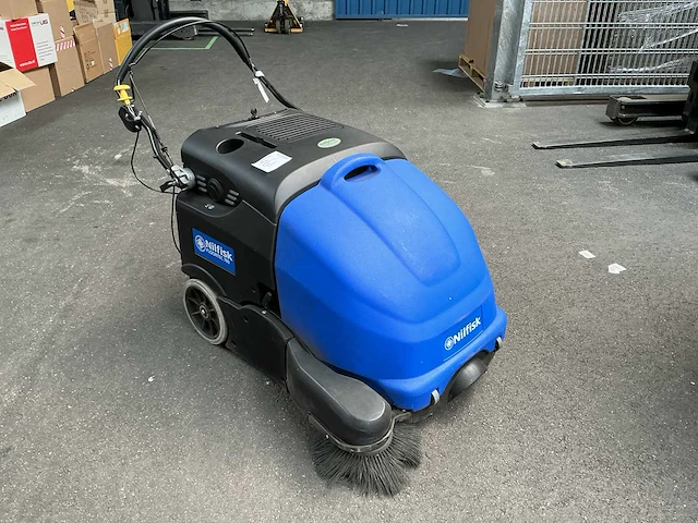 Nilfiks floortec 760 veegmachine - afbeelding 1 van  4