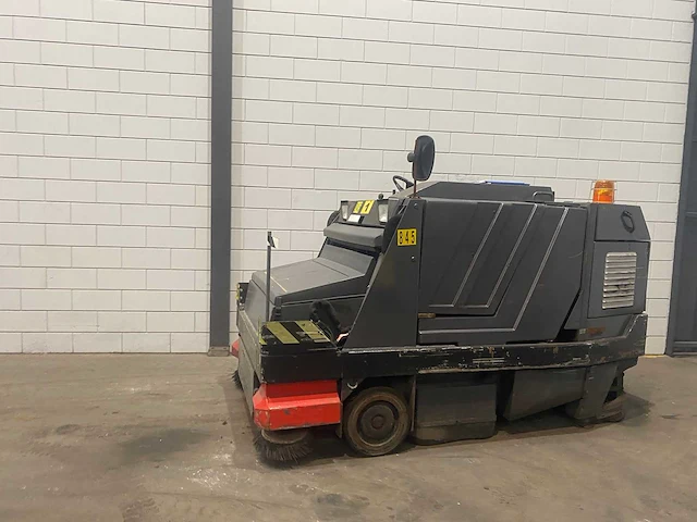Nilfisk - cr1700 - straatveegmachine - afbeelding 3 van  10