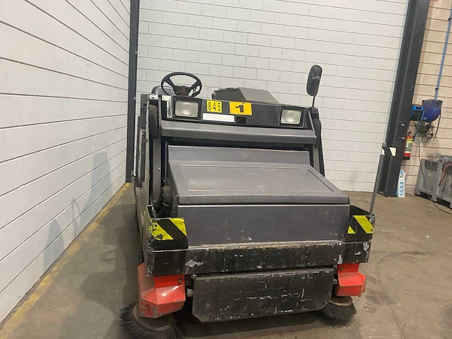 Nilfisk - cr1700 - straatveegmachine - afbeelding 5 van  10