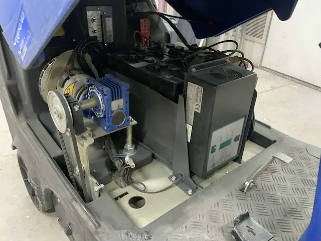 Nilfisk altijd floortec r 360 b zelfrijdende veegmachine - afbeelding 2 van  11