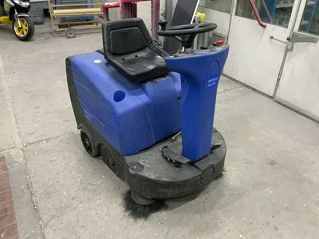 Nilfisk altijd floortec r 360 b zelfrijdende veegmachine - afbeelding 4 van  11