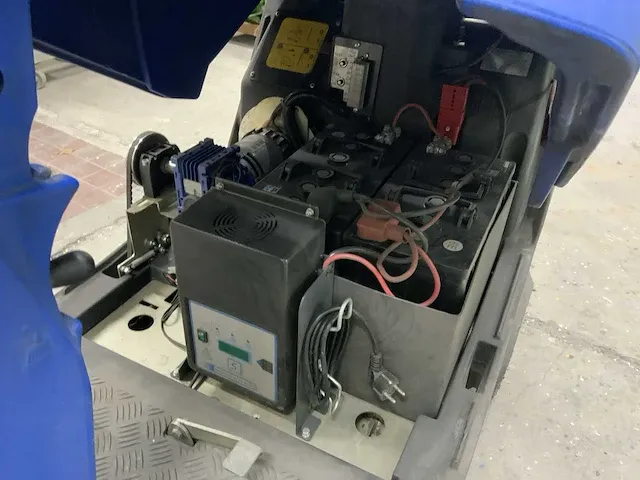 Nilfisk altijd floortec r 360 b zelfrijdende veegmachine - afbeelding 10 van  11