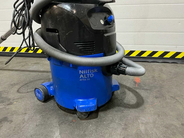 Nilfisk alto attix 30 industriële stofzuiger - afbeelding 3 van  6