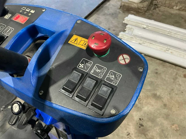 Nilfisk alto zit veegmachine - afbeelding 16 van  28