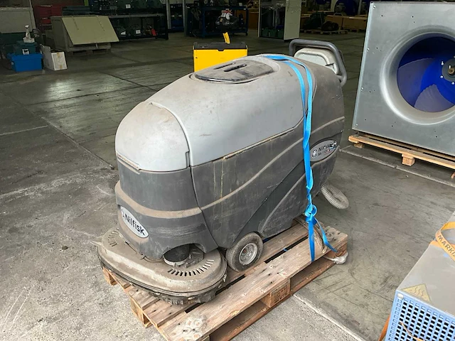 Nilfisk ba 725 zelfrijdende schrobzuigmachine - afbeelding 1 van  10
