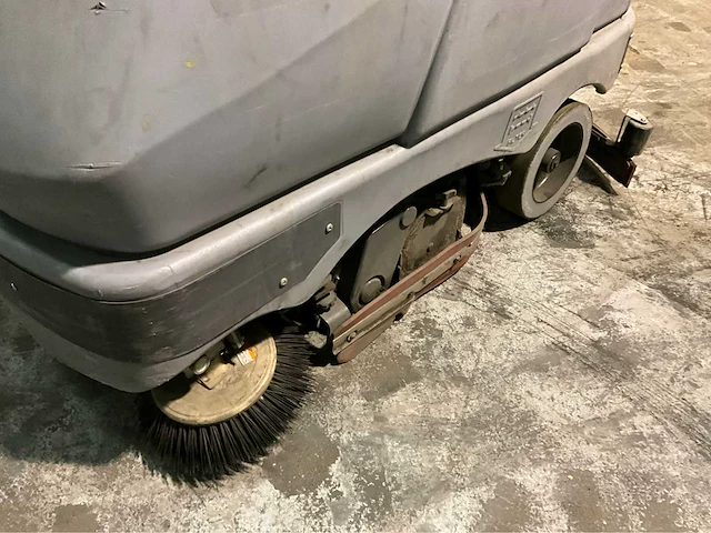 Nilfisk br1100s zitschrob zuigmachine (682u) - afbeelding 17 van  18