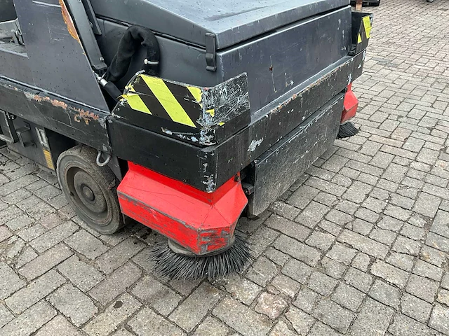 Nilfisk cr 1700 zelfrijdende schrob / veegmachine - afbeelding 3 van  28