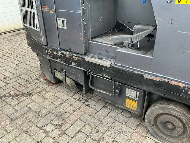 Nilfisk cr 1700 zelfrijdende schrob / veegmachine - afbeelding 4 van  28