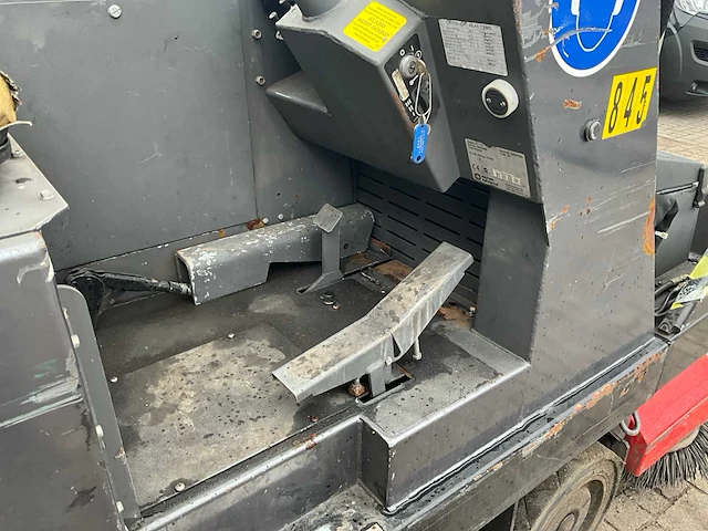 Nilfisk cr 1700 zelfrijdende schrob / veegmachine - afbeelding 6 van  28