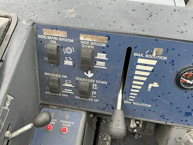Nilfisk cr 1700 zelfrijdende schrob / veegmachine - afbeelding 10 van  28