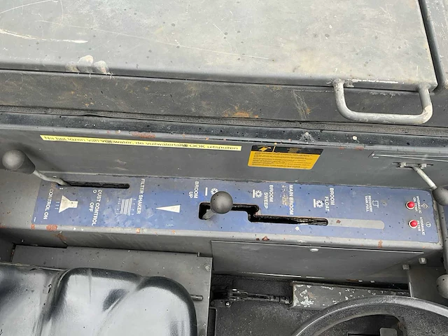 Nilfisk cr 1700 zelfrijdende schrob / veegmachine - afbeelding 11 van  28