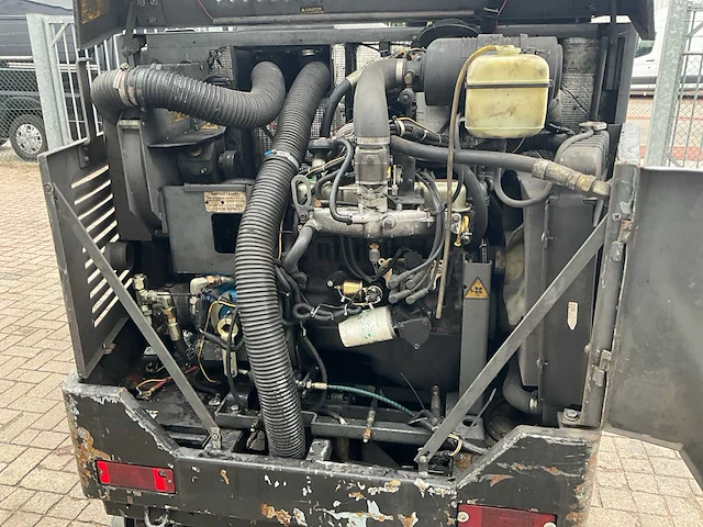Nilfisk cr 1700 zelfrijdende schrob / veegmachine - afbeelding 14 van  28