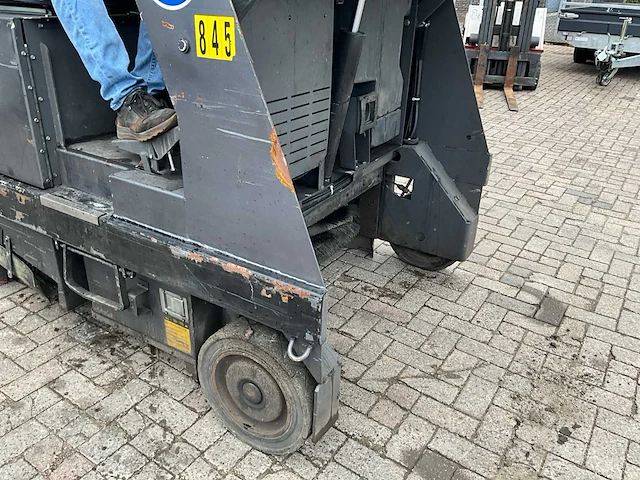 Nilfisk cr 1700 zelfrijdende schrob / veegmachine - afbeelding 21 van  28
