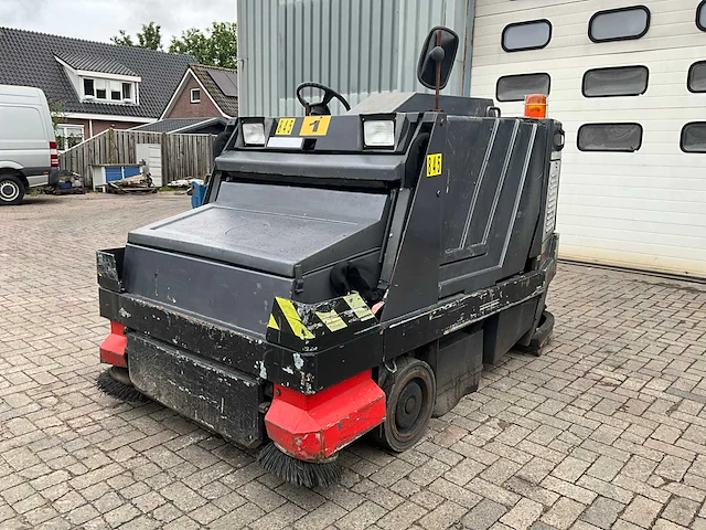 Nilfisk cr 1700 zelfrijdende schrob / veegmachine - afbeelding 12 van  28