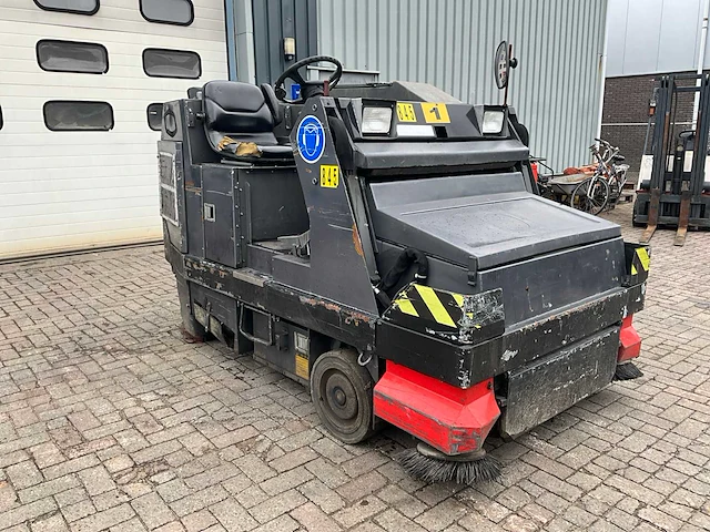 Nilfisk cr 1700 zelfrijdende schrob / veegmachine - afbeelding 23 van  28