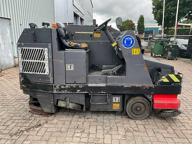 Nilfisk cr 1700 zelfrijdende schrob / veegmachine - afbeelding 24 van  28