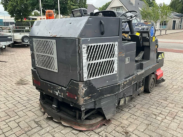 Nilfisk cr 1700 zelfrijdende schrob / veegmachine - afbeelding 25 van  28