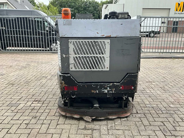 Nilfisk cr 1700 zelfrijdende schrob / veegmachine - afbeelding 26 van  28