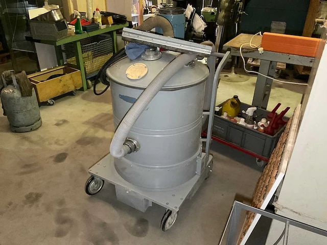Nilfisk gb 733 industriële stofzuiger - afbeelding 1 van  3
