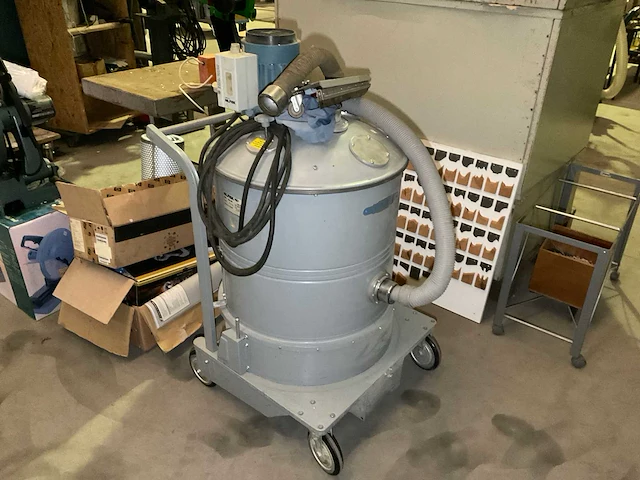 Nilfisk gb 733 industriële stofzuiger - afbeelding 2 van  3