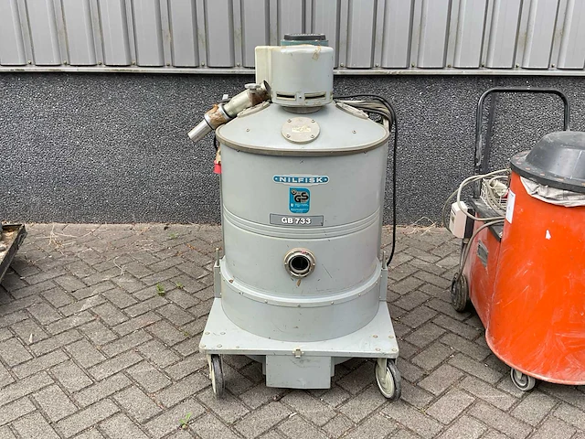 Nilfisk gb 733 industriële stofzuiger - afbeelding 2 van  5