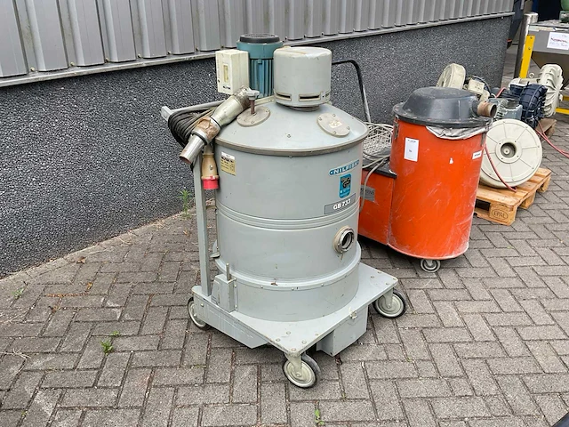 Nilfisk gb 733 industriële stofzuiger - afbeelding 3 van  5