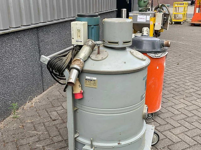 Nilfisk gb 733 industriële stofzuiger - afbeelding 4 van  5