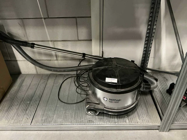 Nilfisk gd 930 stofzuiger - afbeelding 1 van  4