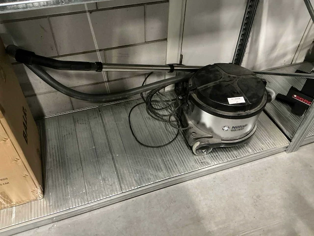 Nilfisk gd 930 stofzuiger - afbeelding 2 van  4