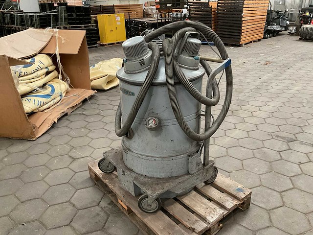 Nilfisk gs83-33254 industriële stofzuiger - afbeelding 1 van  6