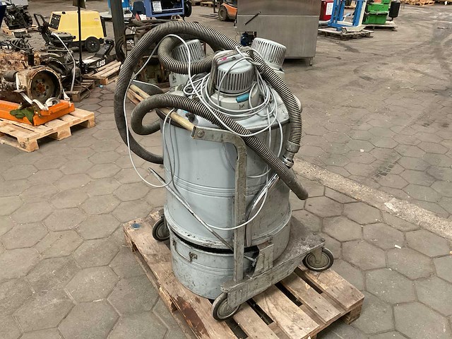 Nilfisk gs83-33254 industriële stofzuiger - afbeelding 3 van  6