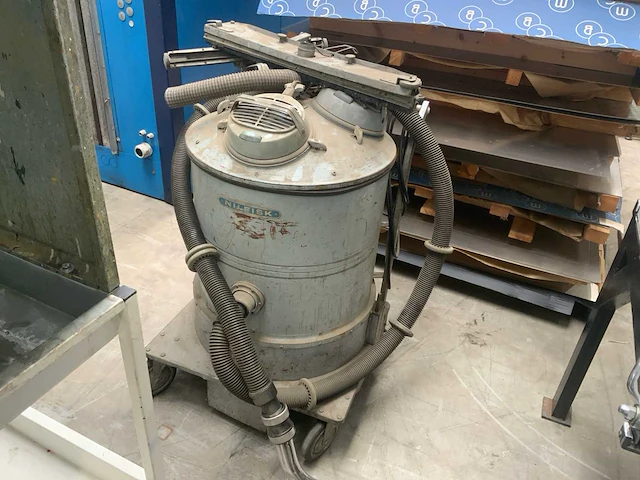 Nilfisk gst industriële stofzuiger - afbeelding 1 van  7