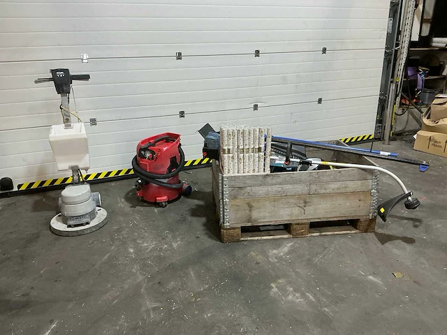 Nilfisk / numatic divers overige werkplaatsinventaris - afbeelding 1 van  8