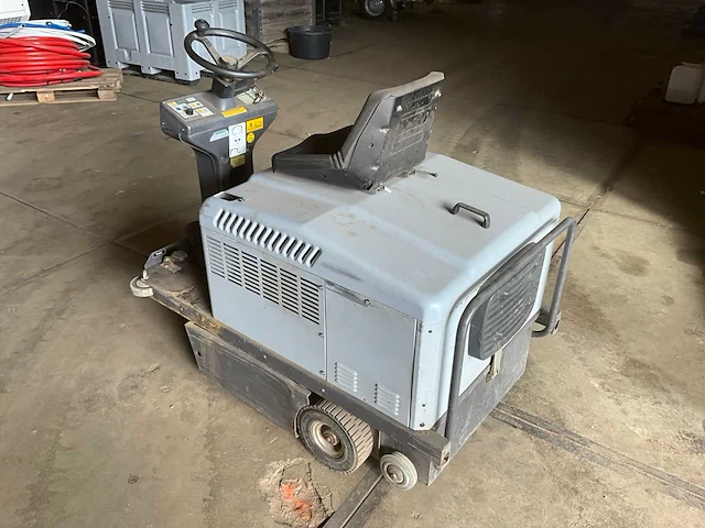 Nilfisk sr 1100 b zelfrijdende veegmachine - afbeelding 3 van  10