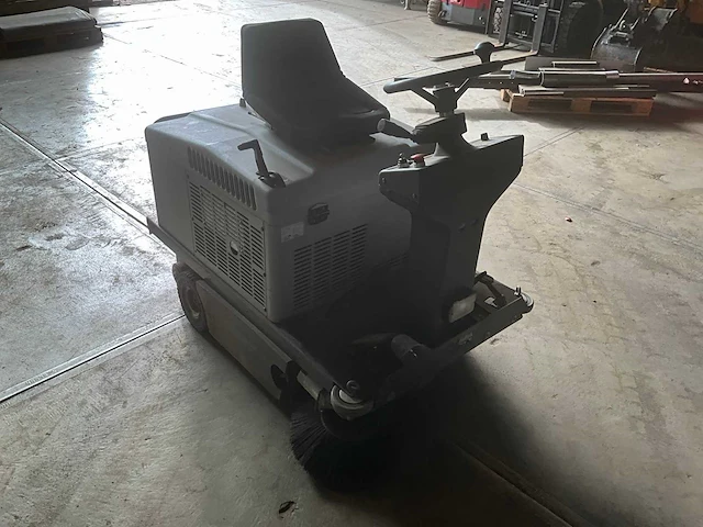 Nilfisk sr 1100 b zelfrijdende veegmachine - afbeelding 6 van  10
